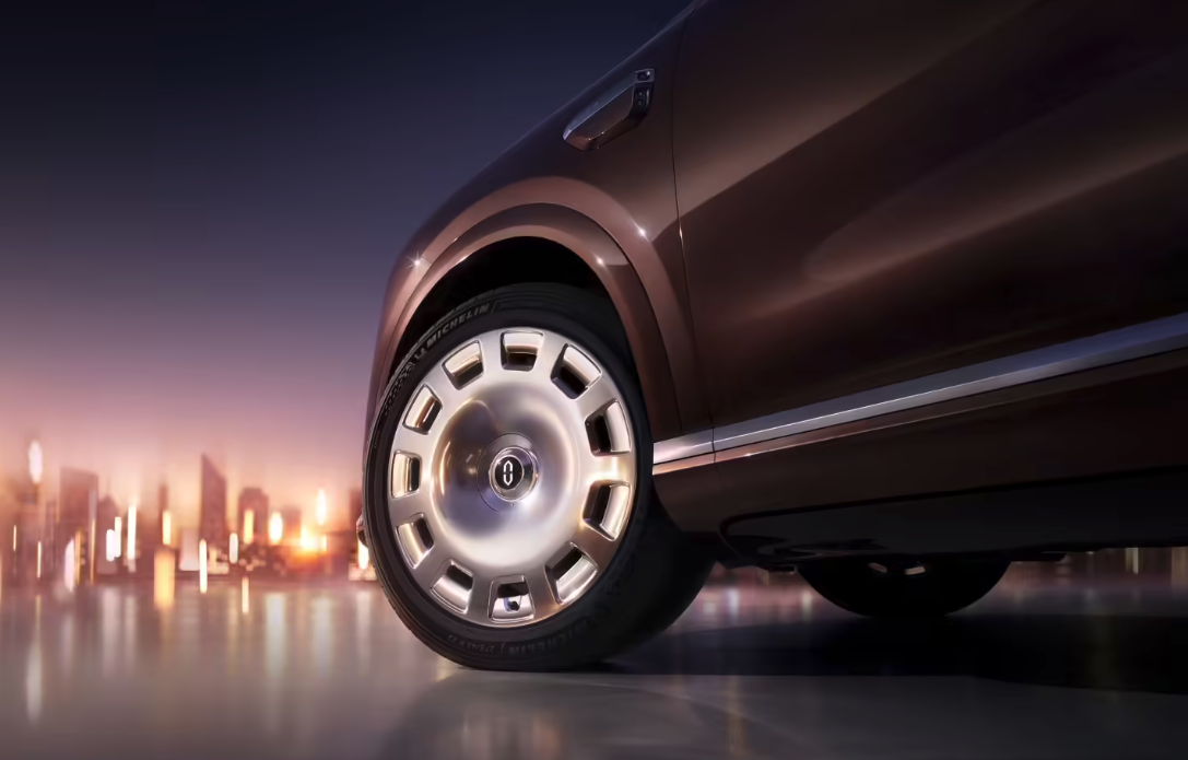 全新一代问界M9官图发布 何刚剧透6激光雷达+全主动智能底盘黑科技